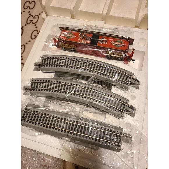 Hawthorne Village Budweiser Beer Holiday Express Train Set Masterpiece Railways - Picture 4 of 16